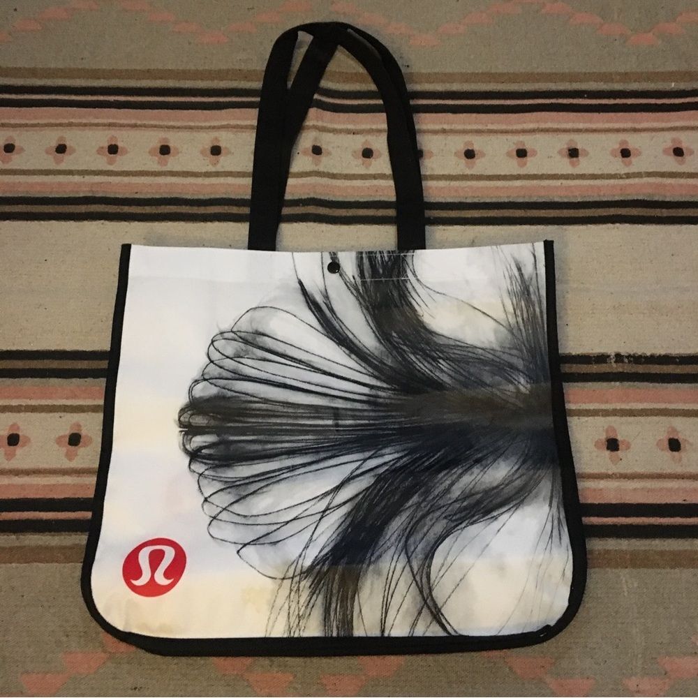Lululemon large floral black & white shoulder tote reusable lightweight